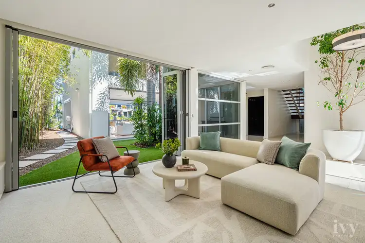 99 The Sovereign Mile, Sovereign Islands QLD 4216