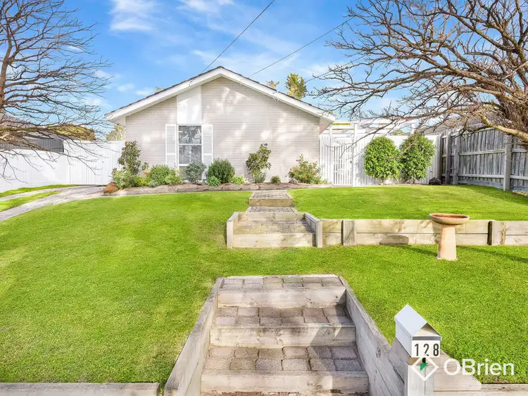 128 Monterey Boulevard, Frankston North VIC 3200