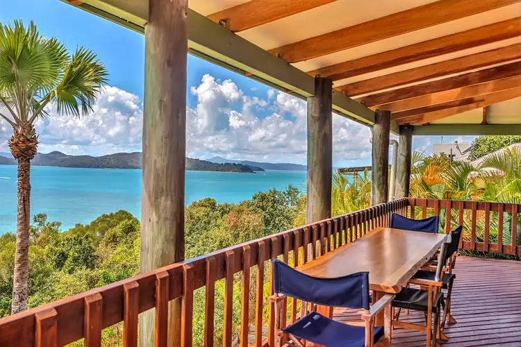 15 Passage Avenue, Shute Harbour QLD 4802