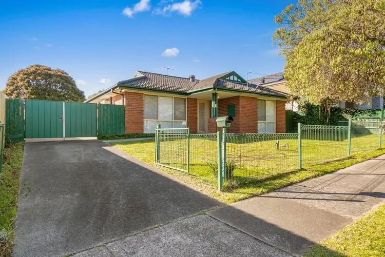 17 Glenora Street, Chadstone VIC 3148
