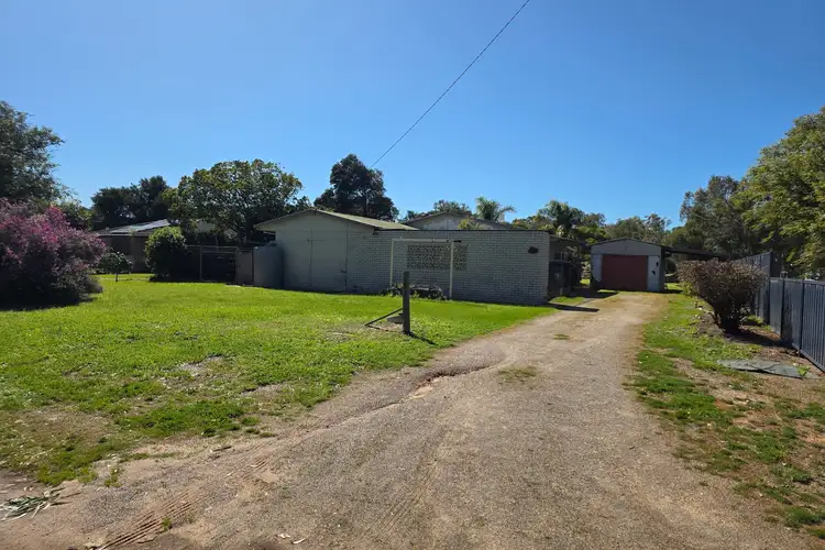 11 Padbury Road, Walkaway WA 6528