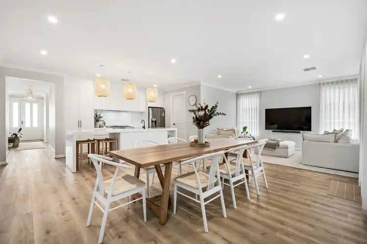 16 Heron Grove