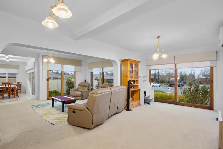2 Loris Court, Delacombe VIC 3356