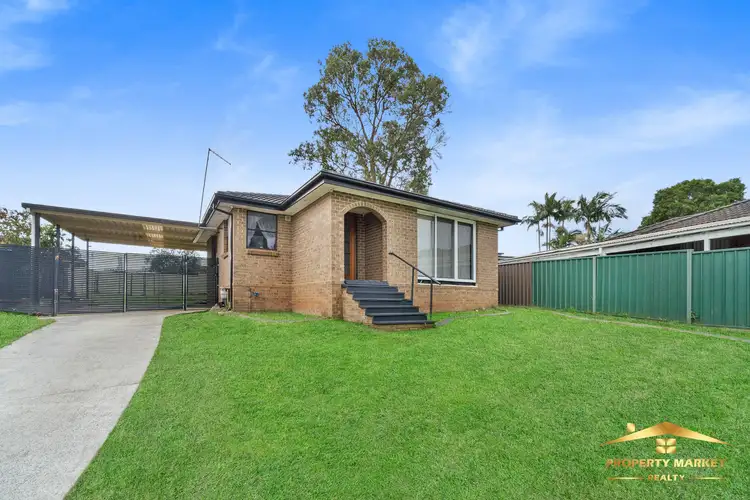 8 Paradise Place, St Clair NSW 2759
