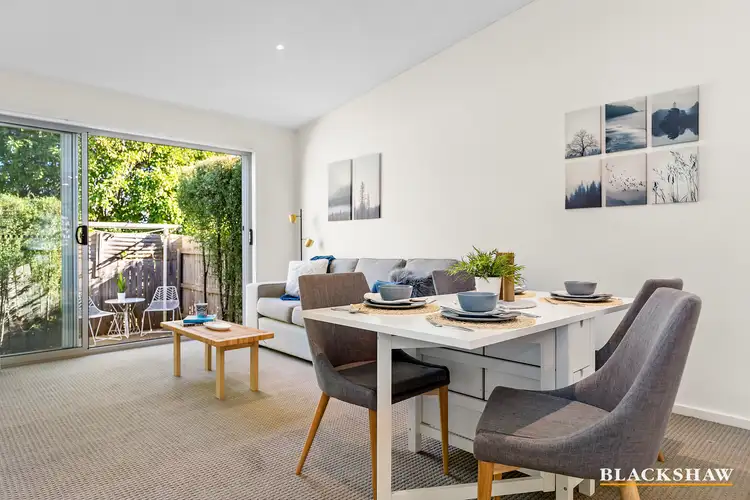 8/25 Macrobertson Street