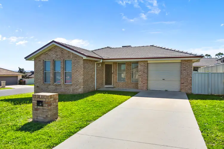 8 Orley Drive, Tamworth NSW 2340