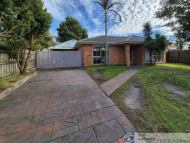 34 Andrea Crescent, Cranbourne North VIC 3977