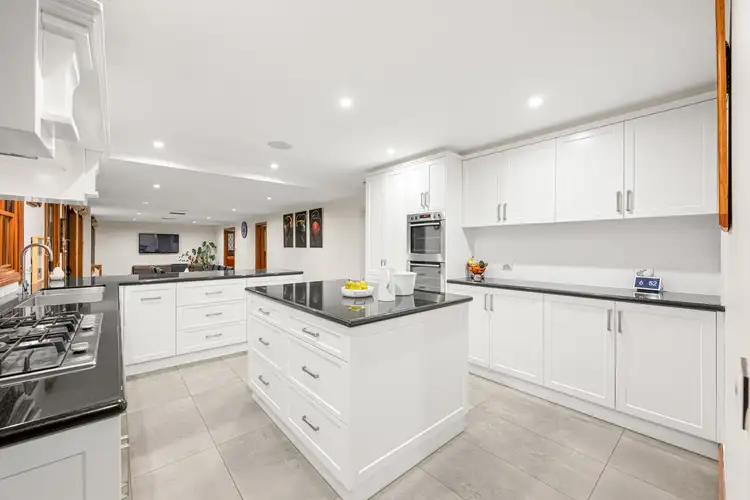 Fifth view of Homely house listing, 2 Honeysuckle Close, Mildura VIC 3500