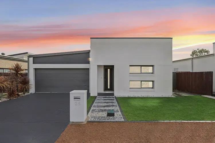 25 Aida Ball Circuit, Forde ACT 2914