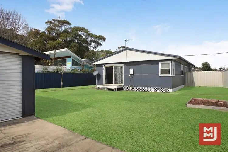 2/4 Banksia Avenue, Windang NSW 2528