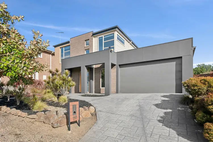 19 Esperence Crescent, Highton VIC 3216