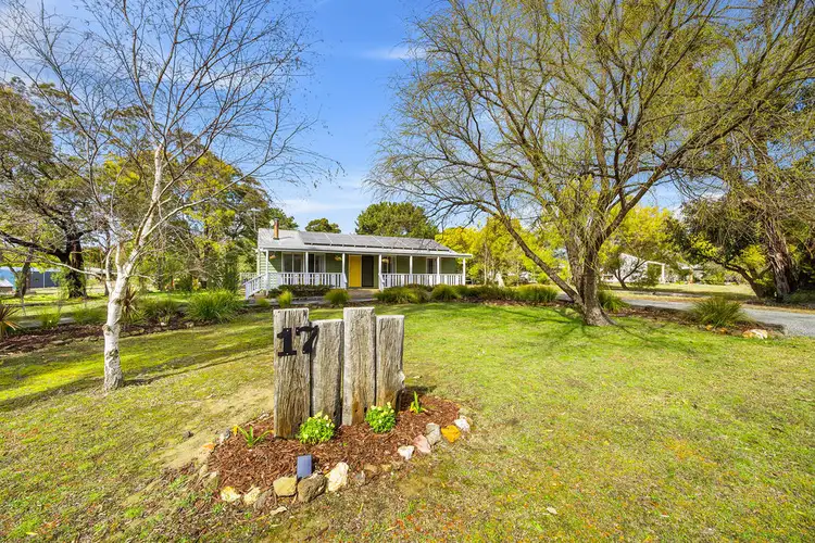 17 Briardale Avenue, Enfield VIC 3352