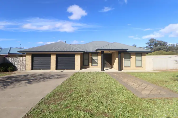 81 Pinaroo Drive, Glenfield Park NSW 2650