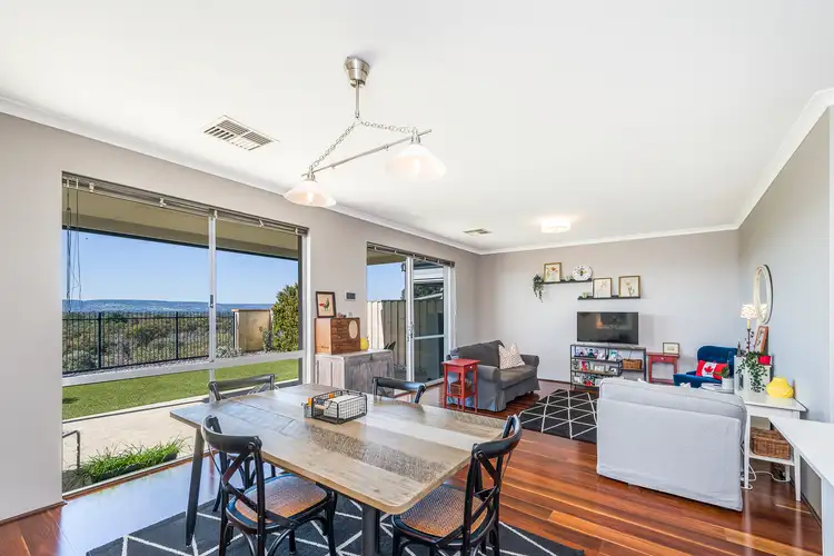4/2 Woodstock Green, Ellenbrook WA 6069