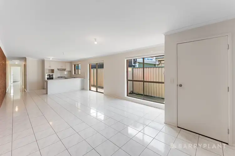 2/62 Phoenix Street, Sunshine North VIC 3020