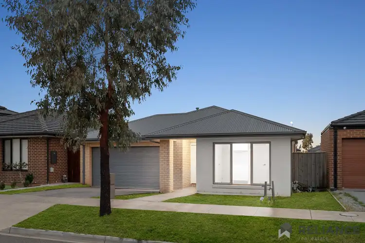12 Medlar Avenue, Manor Lakes VIC 3024