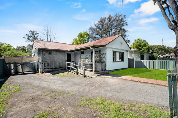 10 Cambridge Street, Ingleburn NSW 2565