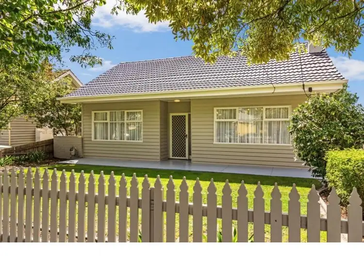 2 Blenheim Avenue, Mont Albert VIC 3127