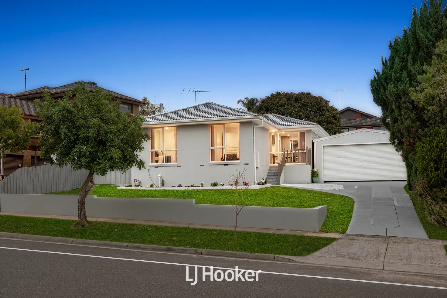 Endeavour Hills 4Kwarto Stunning Fully Renovated Family Home with Brand-New Look