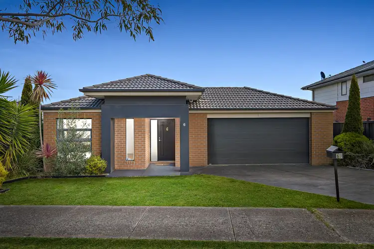 6 Woodridge Crescent