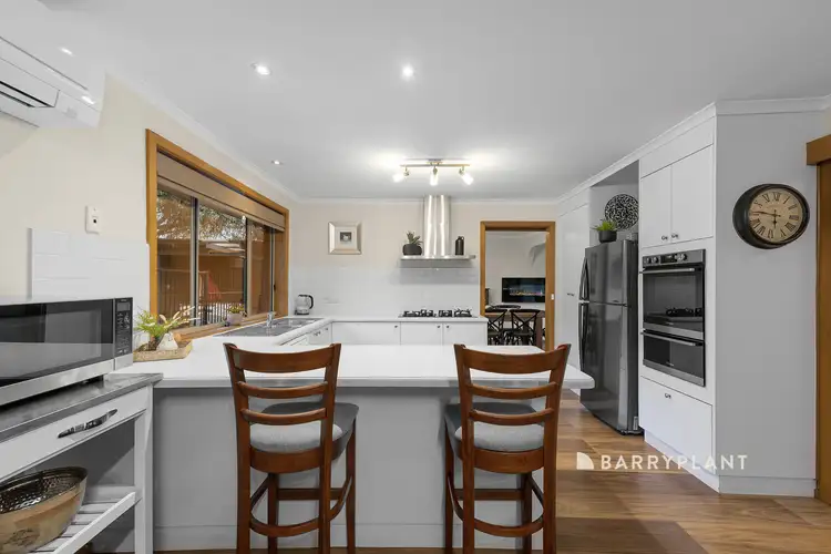 Fifth view of Homely house listing, 8 Robyn Court, Drouin VIC 3818
