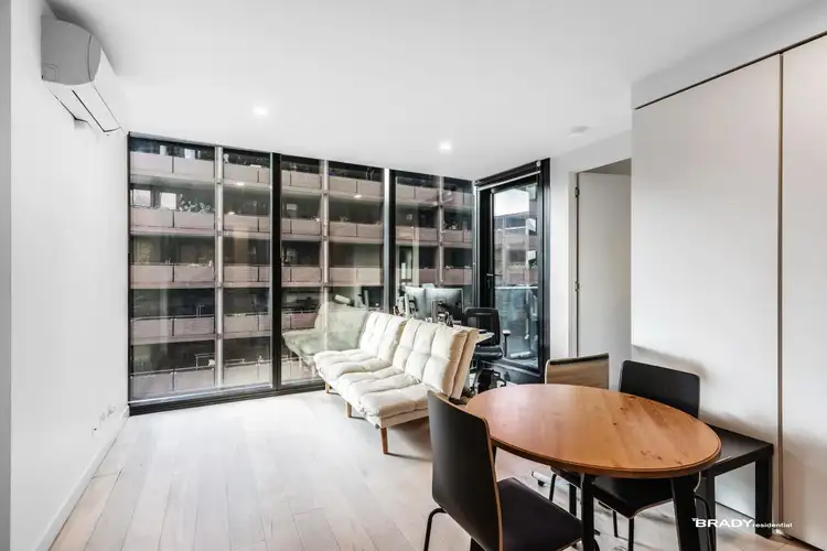 302/135 A'beckett Street