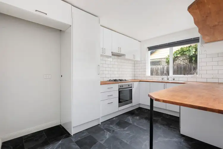 2/19 Nepean Avenue, Hampton East VIC 3188