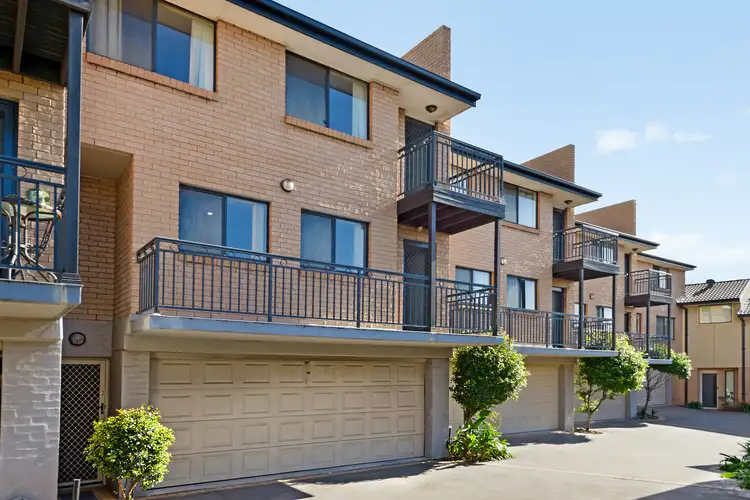 2/6-8 Melinda Grove, Lake Heights NSW 2502