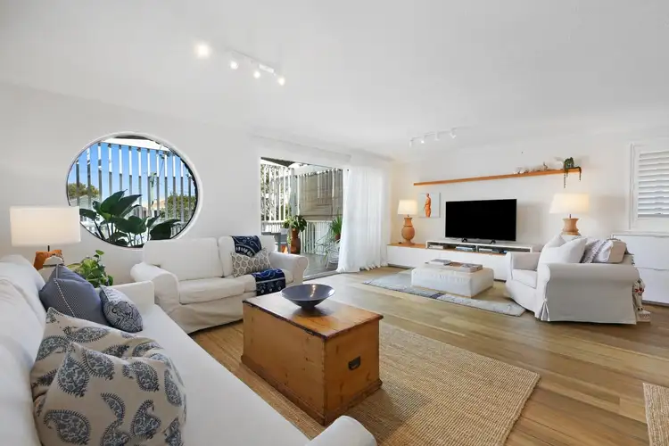 11 Glenelg Avenue, Mermaid Beach QLD 4218
