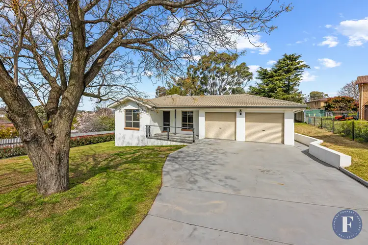 10 Charles Crescent, Young NSW 2594