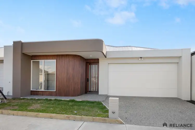 8 Swilk Crescent, Mickleham VIC 3064