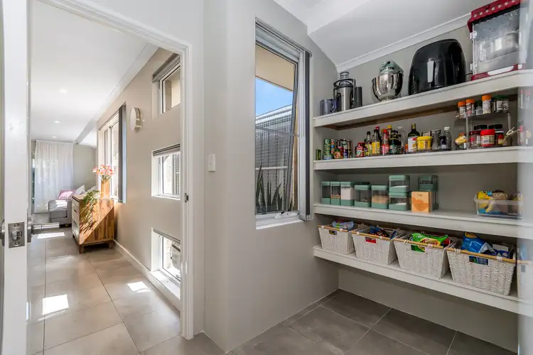 Fifth view of Homely house listing, 8 Lentara View, Hilbert WA 6112