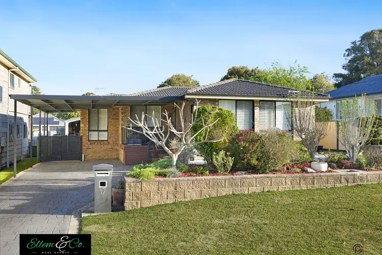17 Barton Street, Oak Flats NSW 2529