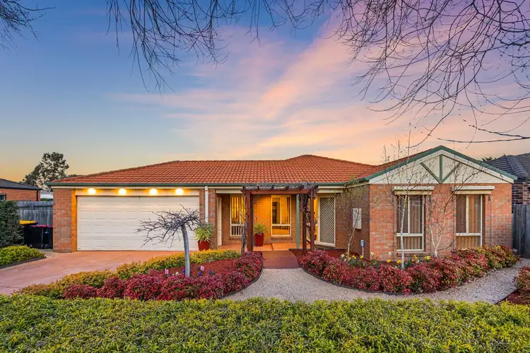 38 Jindabyne Avenue, Taylors Hill VIC 3037