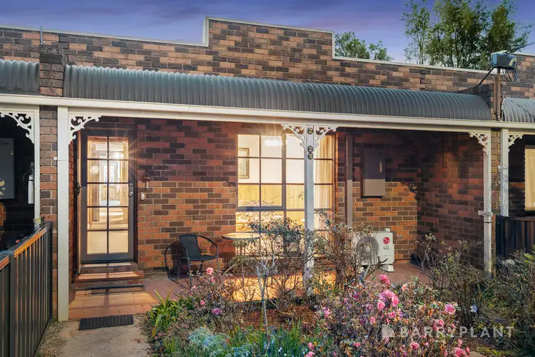 2/25 Hereford Road, Mount Evelyn VIC 3796