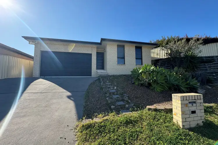 4 Saxon Street, Cameron Park NSW 2285