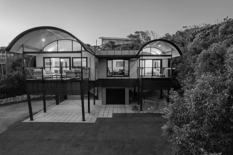 34 Wavecrest Drive, Castaways Beach QLD 4567