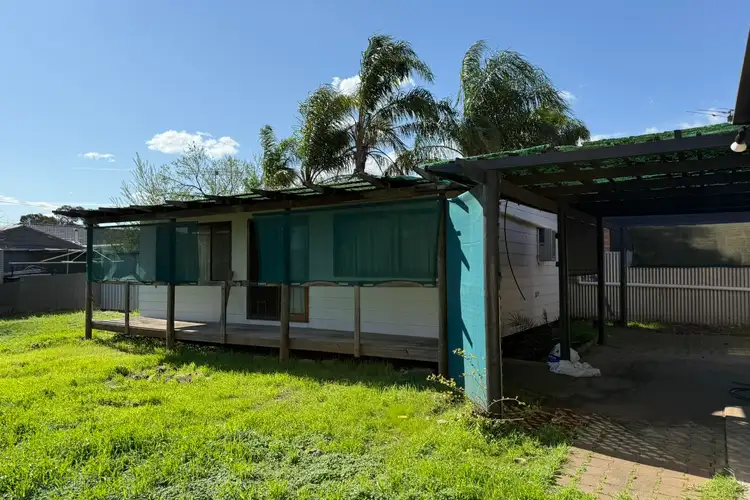 9 Jennier (granny), Crescent, Brahma Lodge SA 5109