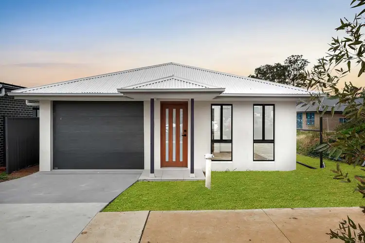 6 Cardew Crescent, Bradbury NSW 2560