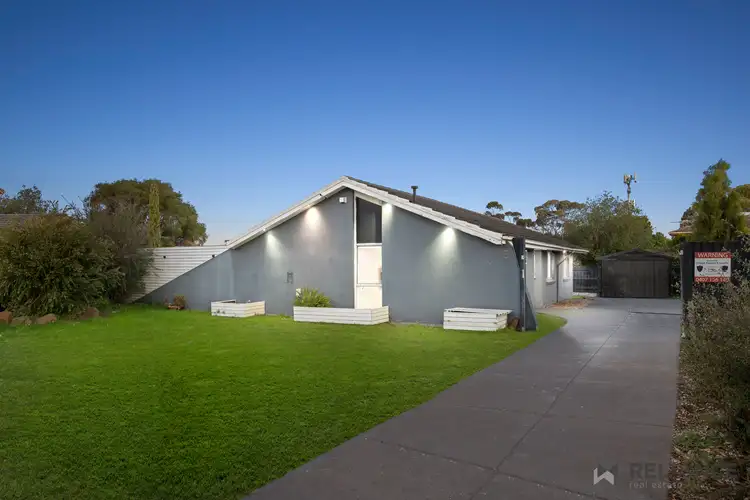 6 Dingley Place, Melton West VIC 3337