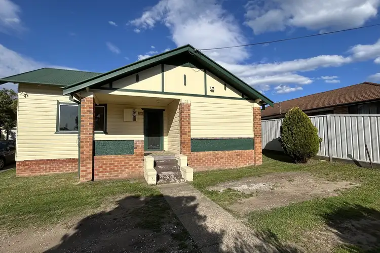 102 East Street, Nowra NSW 2541