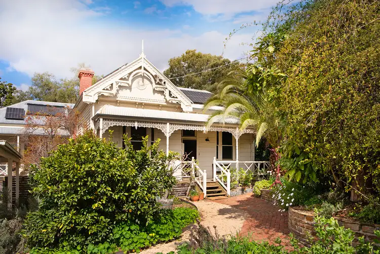 3 Hamlet St Street, Quarry Hill VIC 3550