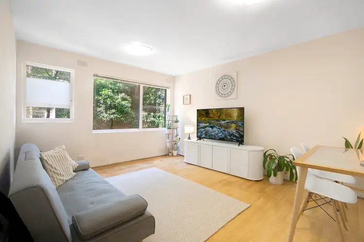 4/8 Templeman Crescent