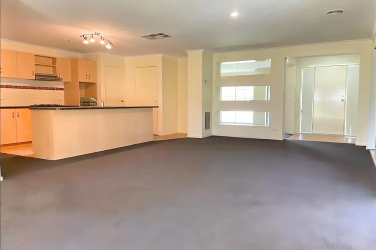 12 Manor Court, Cranbourne East VIC 3977