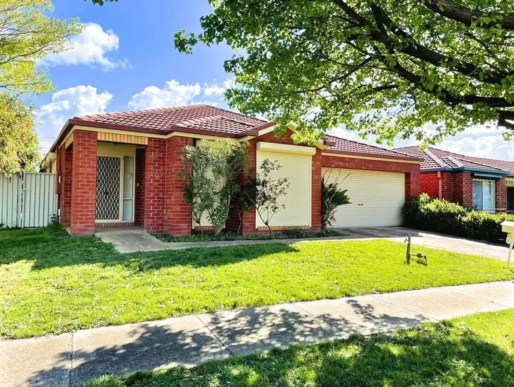 12 Manor Court, Cranbourne East VIC 3977