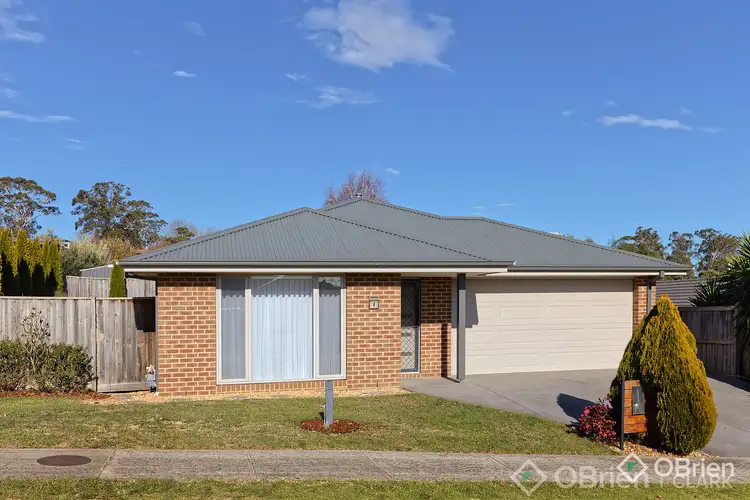 8 Tara Grove, Drouin VIC 3818