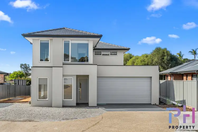 2/18A Elwood Drive