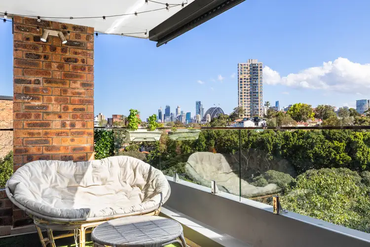 25/2 Spruson Street