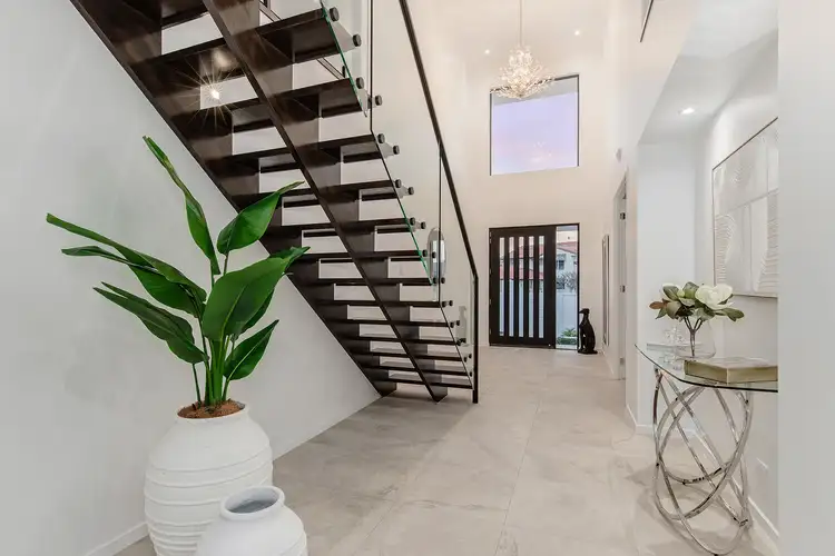 5 Blair Athol Crescent, Sorrento QLD 4217