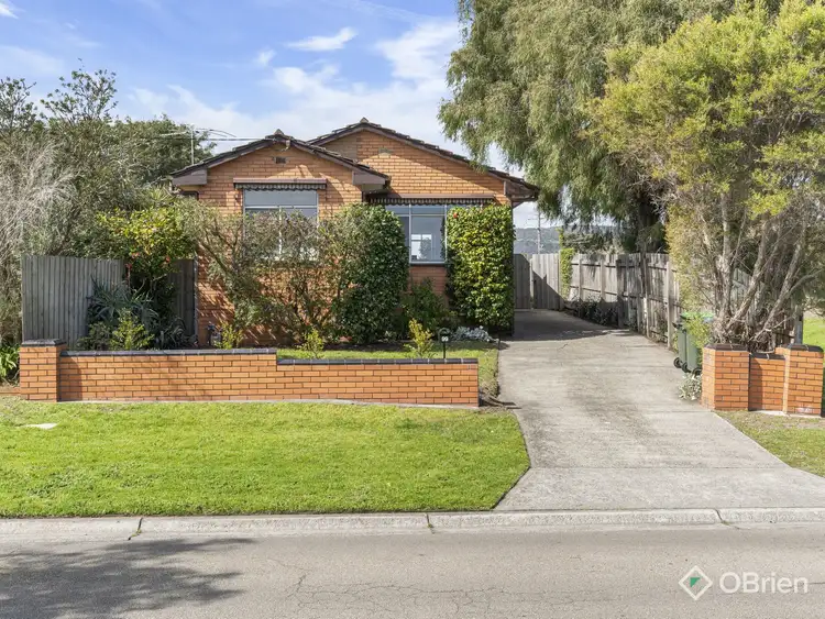 99 Eighth Avenue, Rosebud VIC 3939